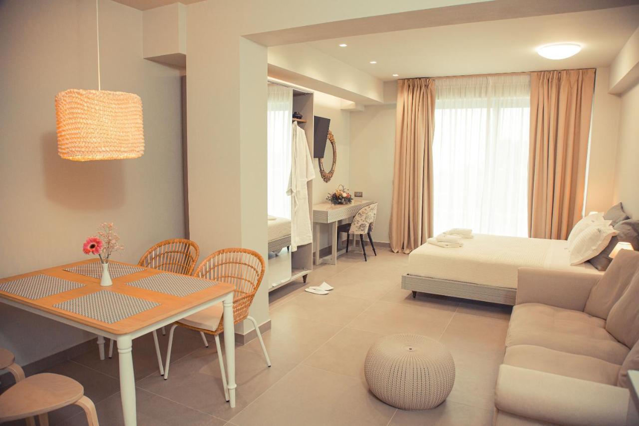 Io Luxury Pool & Hot Tub Suites Preveza Exterior foto